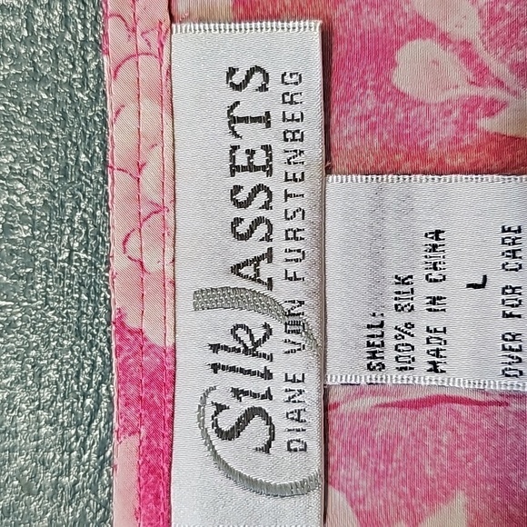 DIANE VON FURSTENBERG, 💯 % silk 2 pcs outfit. Skirt 1X, top large. Pink - Picture 5 of 8